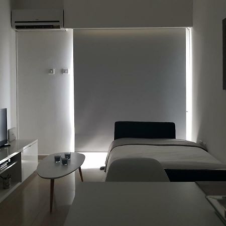 City Pearl - Modern 2 Bed Sea View Apt In City Centre Limassol Exteriör bild