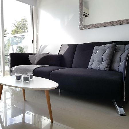 City Pearl - Modern 2 Bed Sea View Apt In City Centre Limassol Exteriör bild