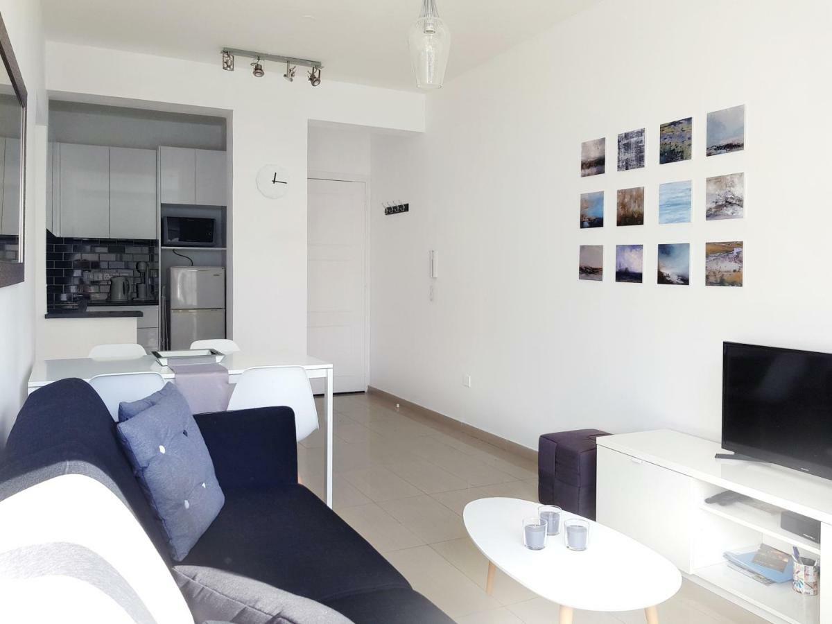 City Pearl - Modern 2 Bed Sea View Apt In City Centre Limassol Exteriör bild