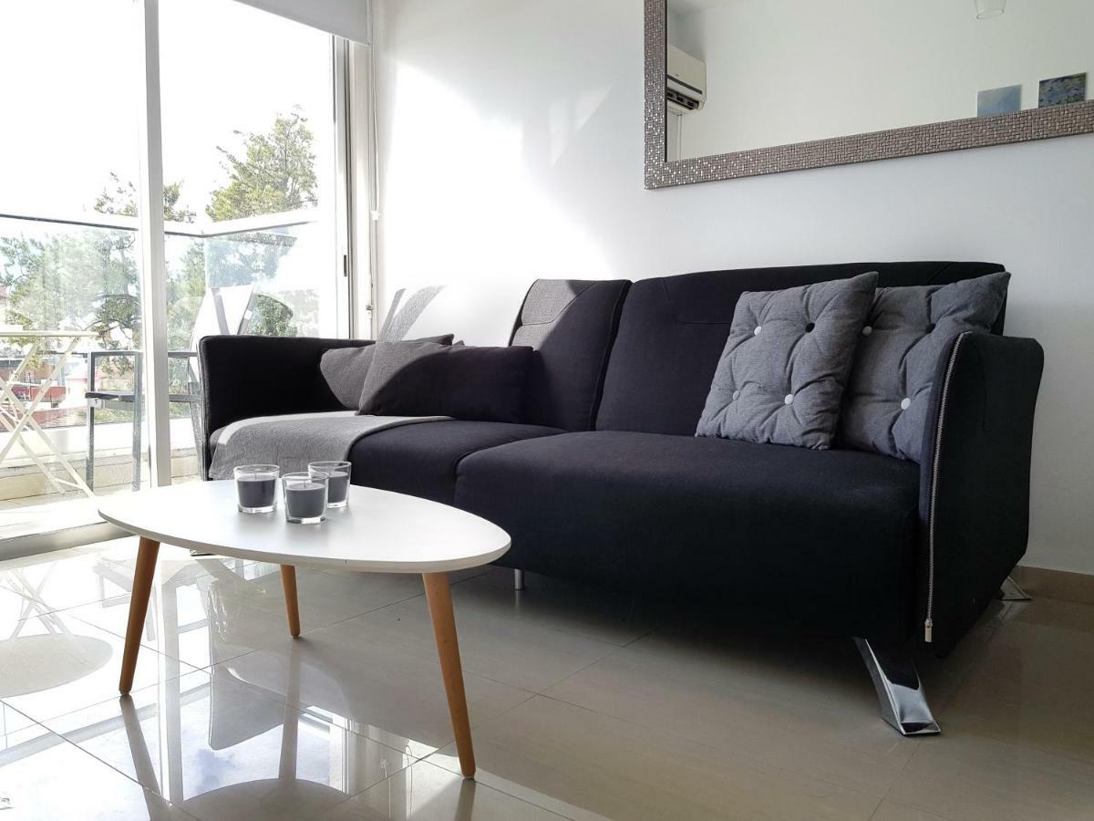City Pearl - Modern 2 Bed Sea View Apt In City Centre Limassol Exteriör bild