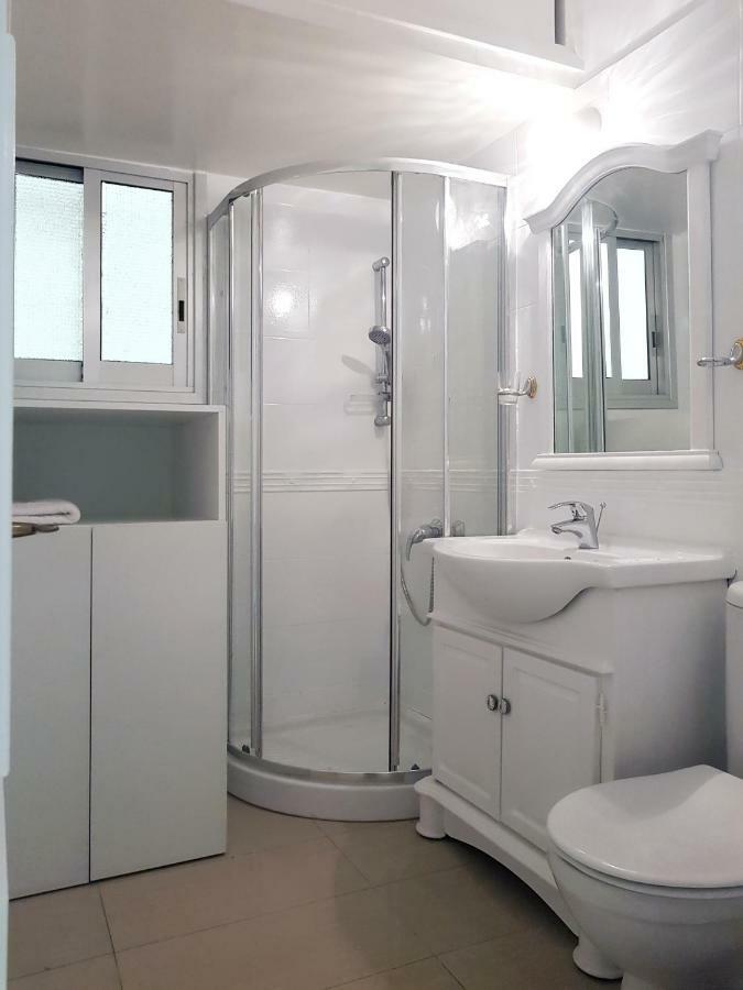 City Pearl - Modern 2 Bed Sea View Apt In City Centre Limassol Exteriör bild