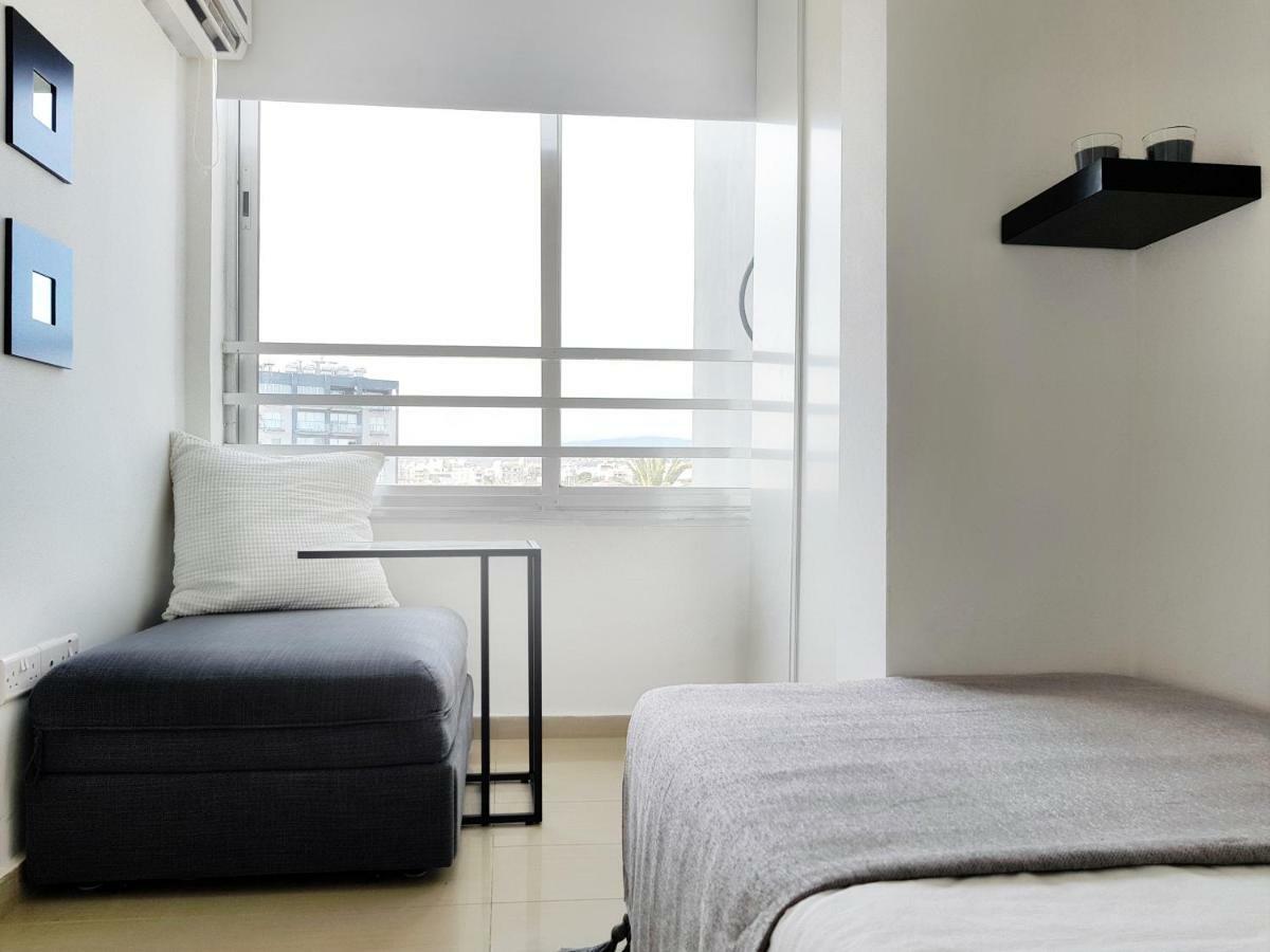 City Pearl - Modern 2 Bed Sea View Apt In City Centre Limassol Exteriör bild