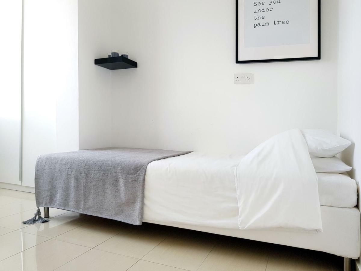 City Pearl - Modern 2 Bed Sea View Apt In City Centre Limassol Exteriör bild